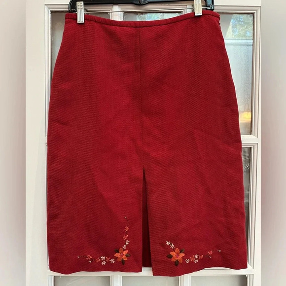Ann Taylor LOFT 100% Wool Burgundy Floral Embroidered Beaded Pencil Skirt Size 8 - Picture 1 of 10